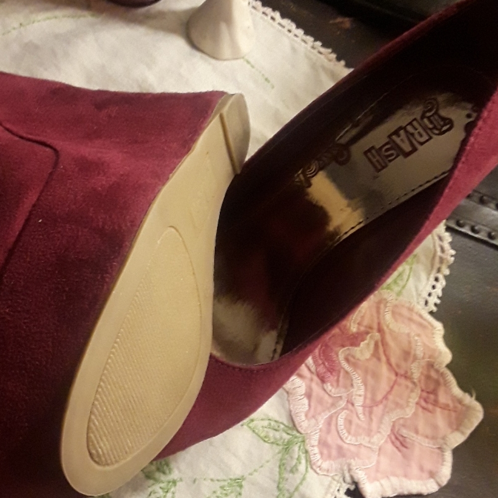 1 FREE with purchase -NWB Brash Maroon Wedges 6.5 - Picture 3 of 8
